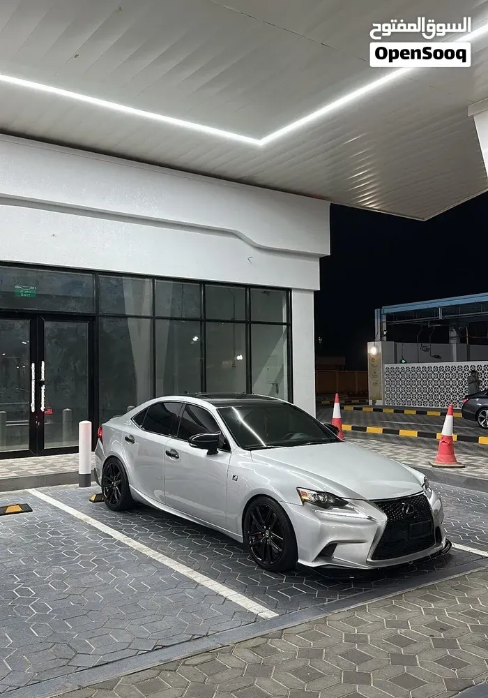 Lexus Is 2016 photo 2