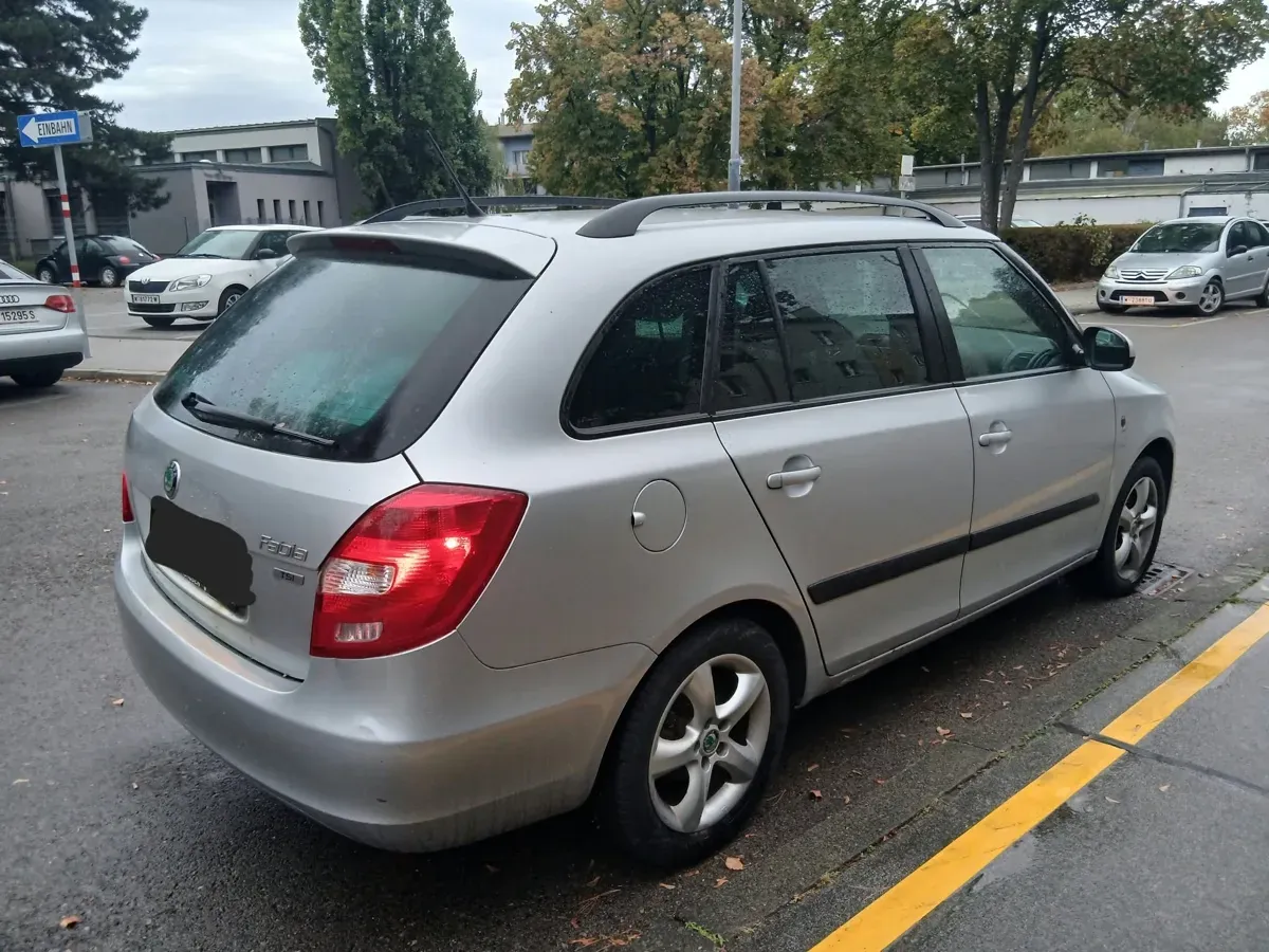 Skoda Fabia 2012 photo 3