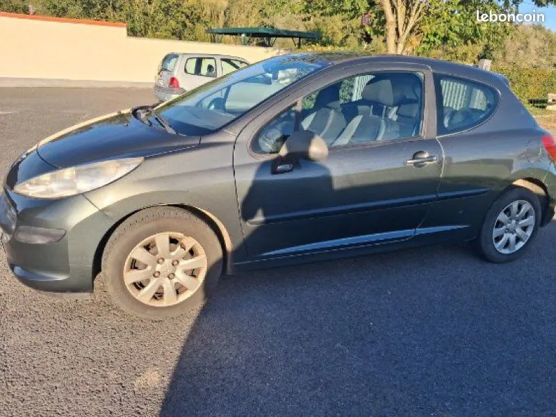 Peugeot 207 2008 photo 3
