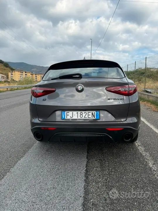 Alfa Romeo Stelvio 2017 photo 3