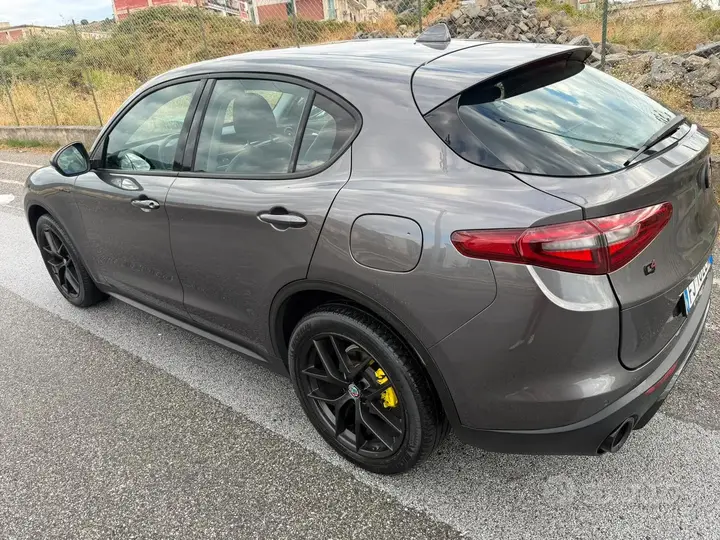 Alfa Romeo Stelvio 2017 photo 2