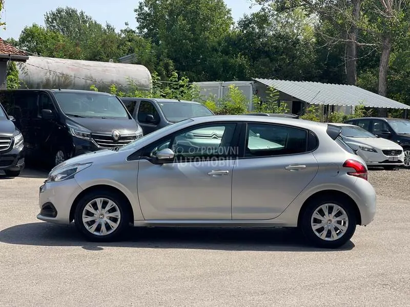 Peugeot 208 2016 photo 3
