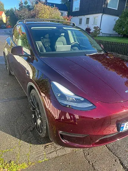 Tesla Model Y 2024 photo 2