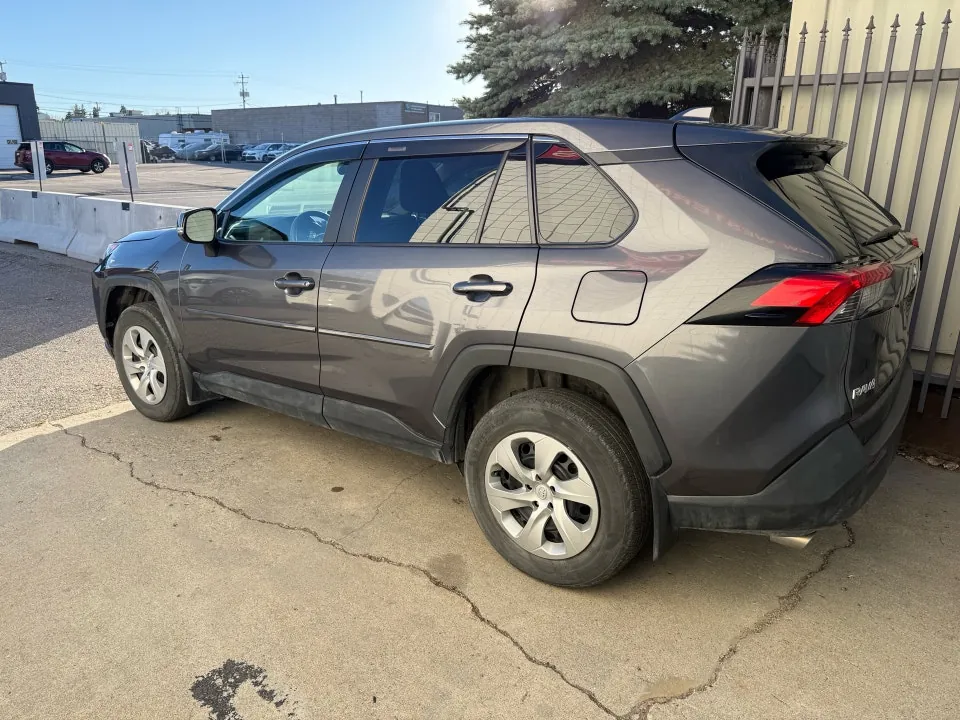 Toyota Rav4 2023 photo 3