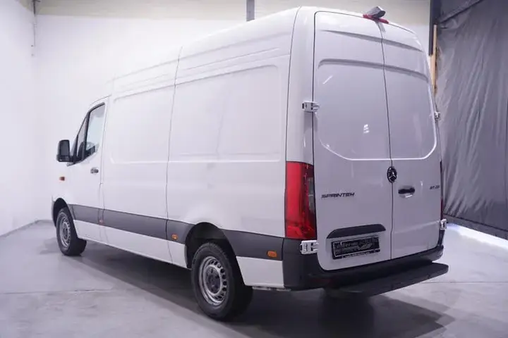 Mercedes-Benz Sprinter 2024 photo 3