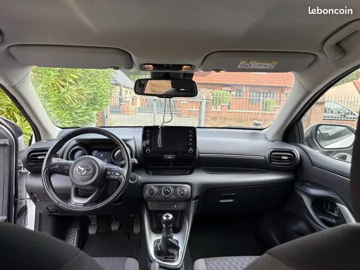 Toyota Yaris 2023 photo 3