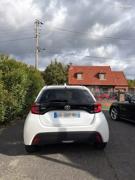 Toyota Yaris 2023 photo 2