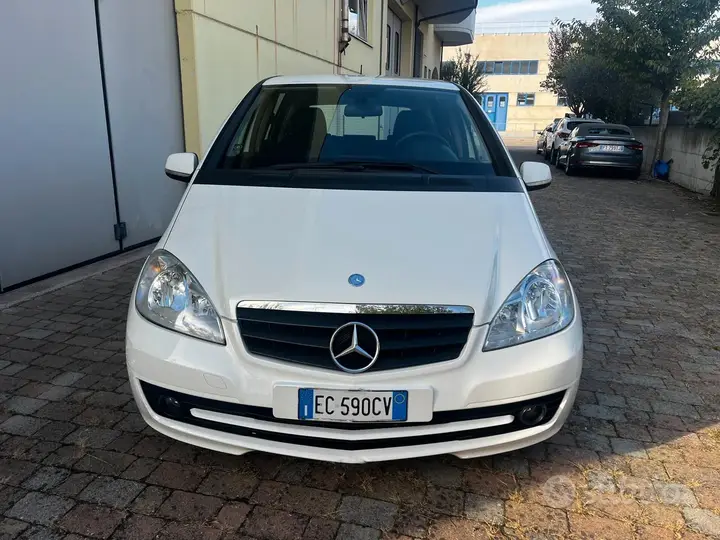Mercedes-Benz A 160 2010 photo 3