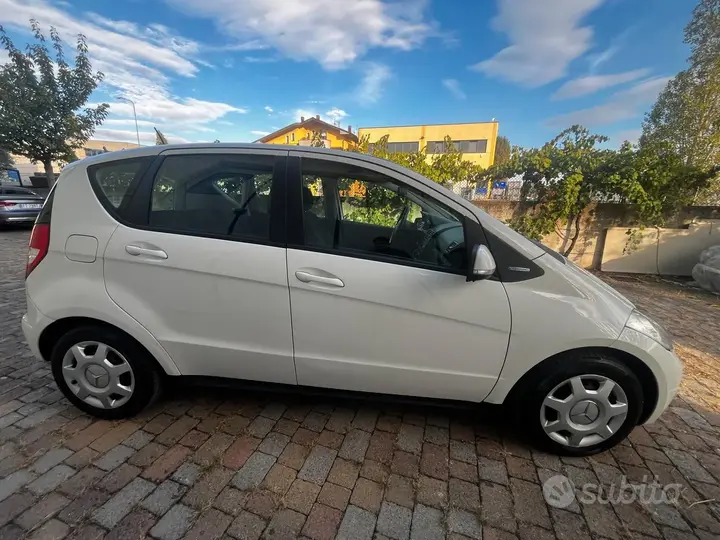 Mercedes-Benz A 160 2010 photo 5