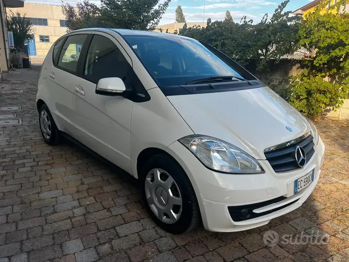 Mercedes-Benz A 160 2010 photo 4