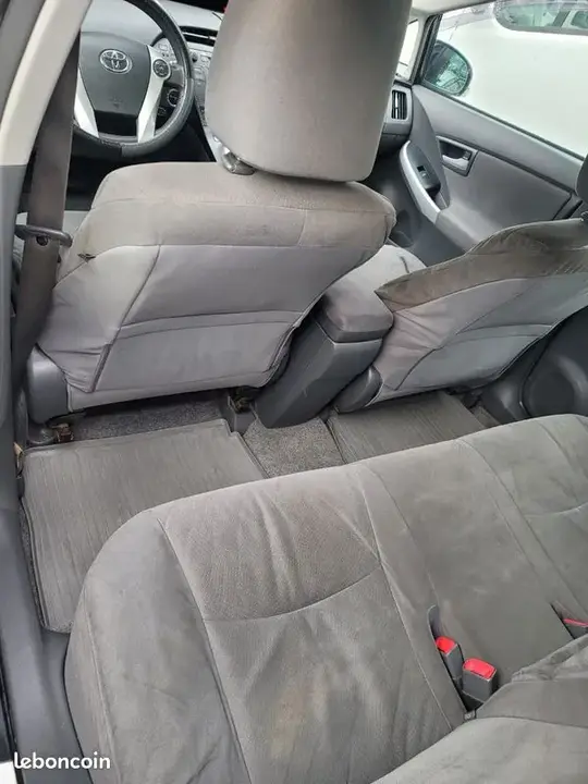Toyota Prius 2011 photo 2