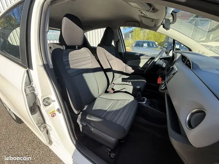 Toyota Yaris 2016 photo 5