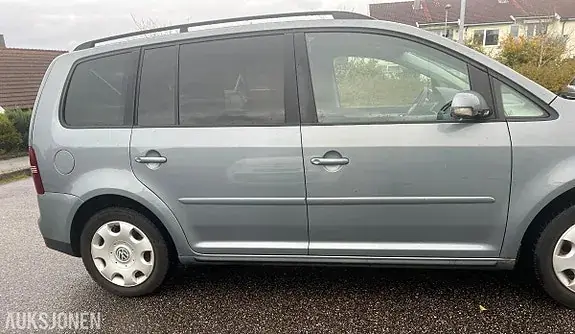 Volkswagen Touran 2008 photo 2