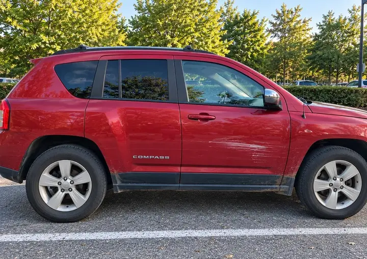 Jeep Compass 2011 photo 2