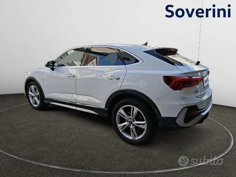 Audi Q3 2022 photo 2