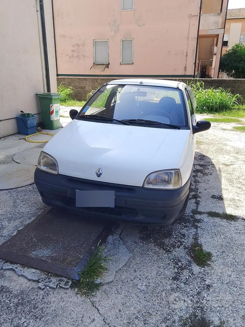Renault Clio 2000 photo 3