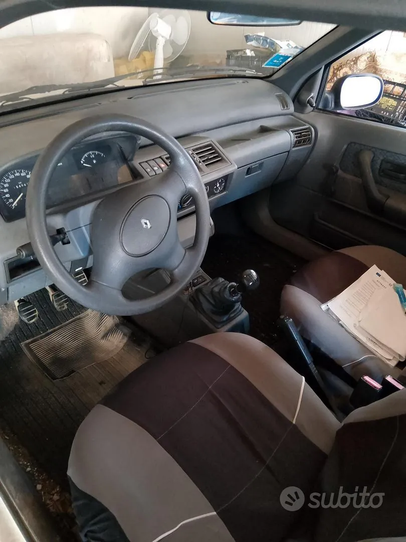 Renault Clio 2000 photo 4
