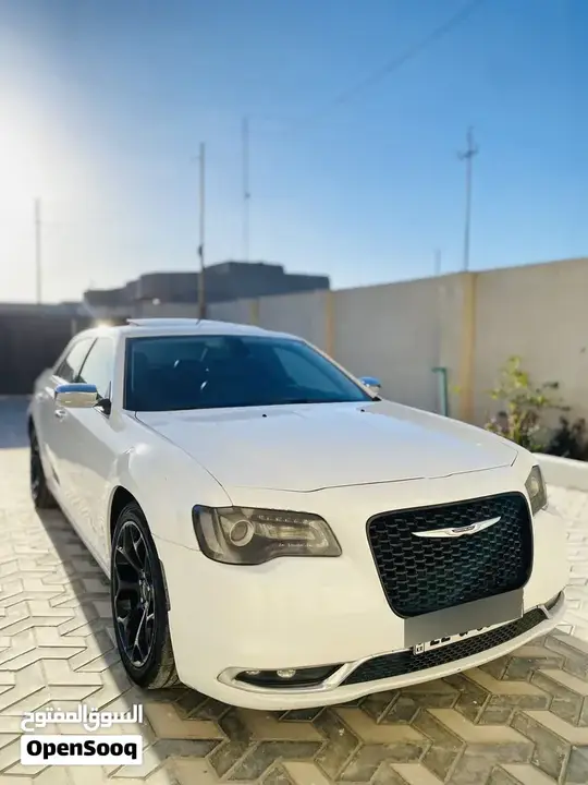 Chrysler 300 2019 photo 2