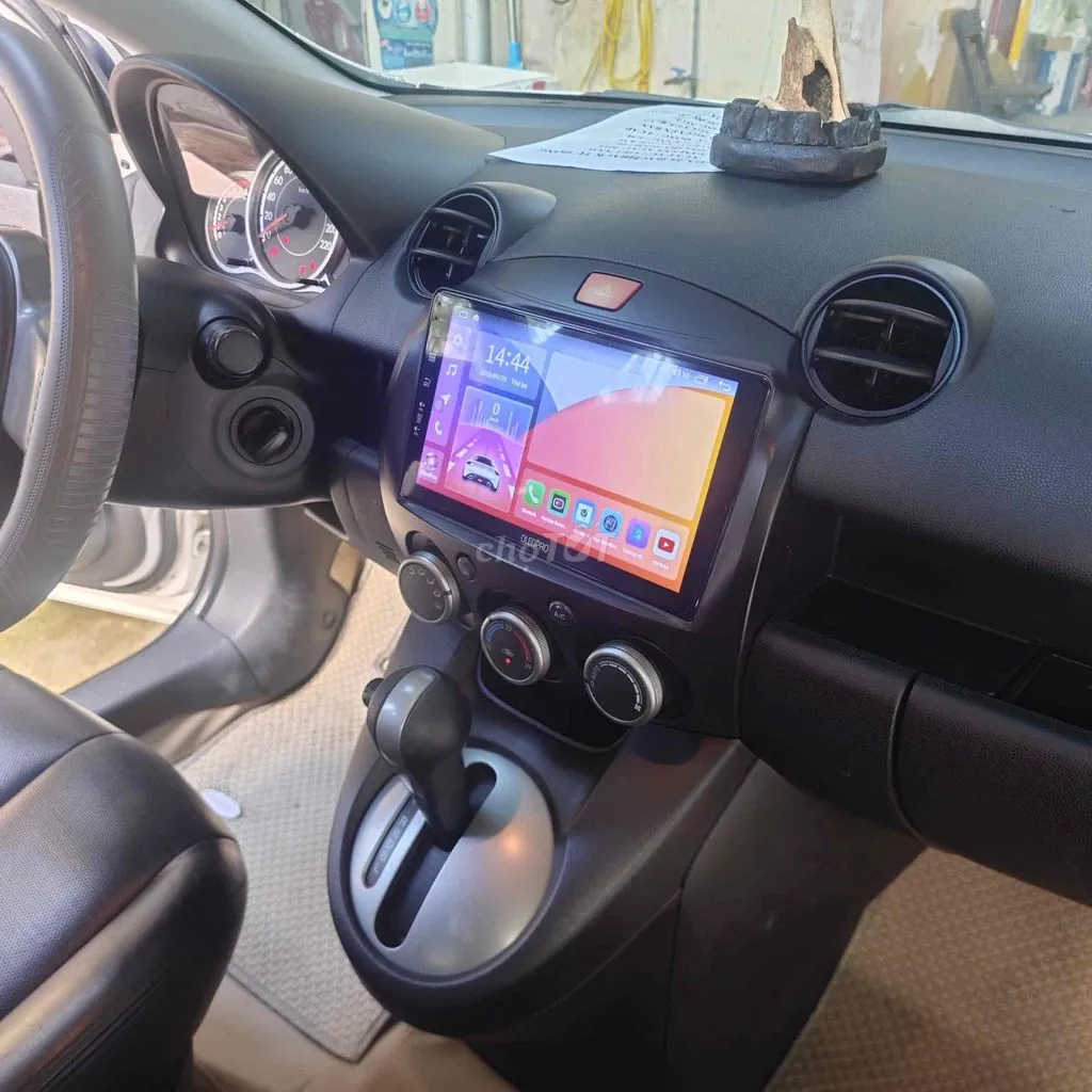 Mazda 2 2014 photo 2