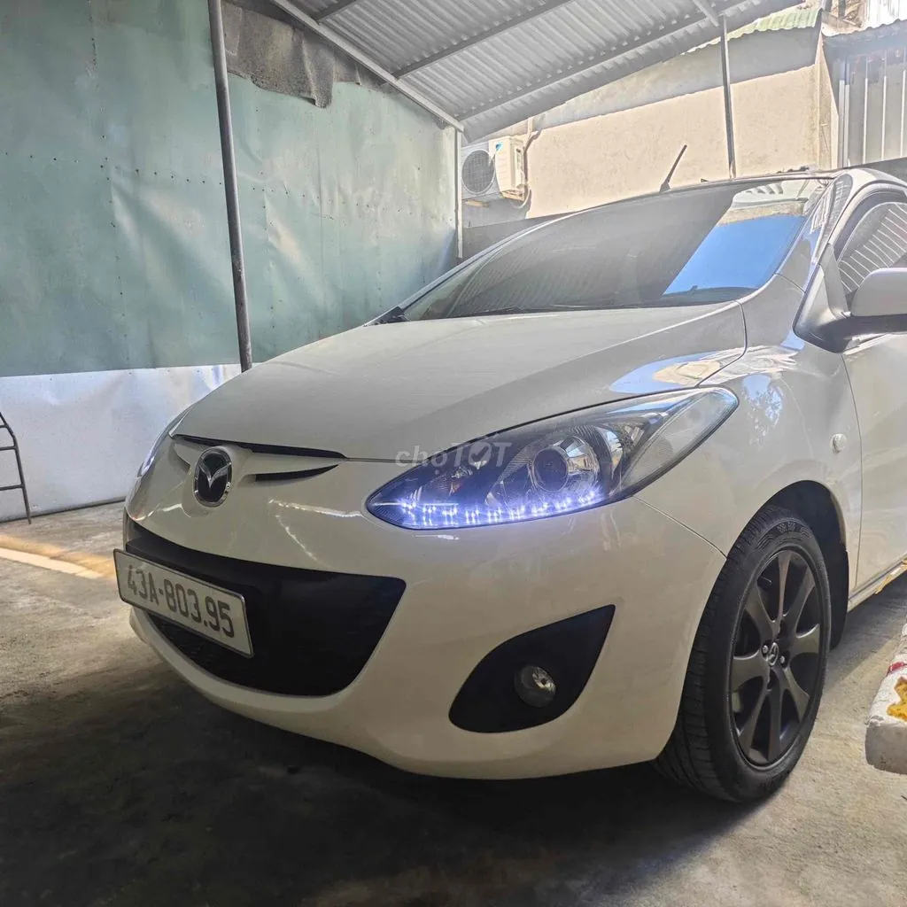 Mazda 2 2014 photo 4