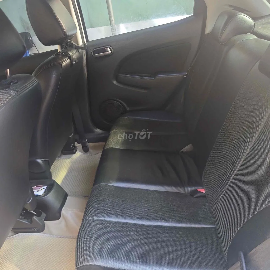 Mazda 2 2014 photo 3
