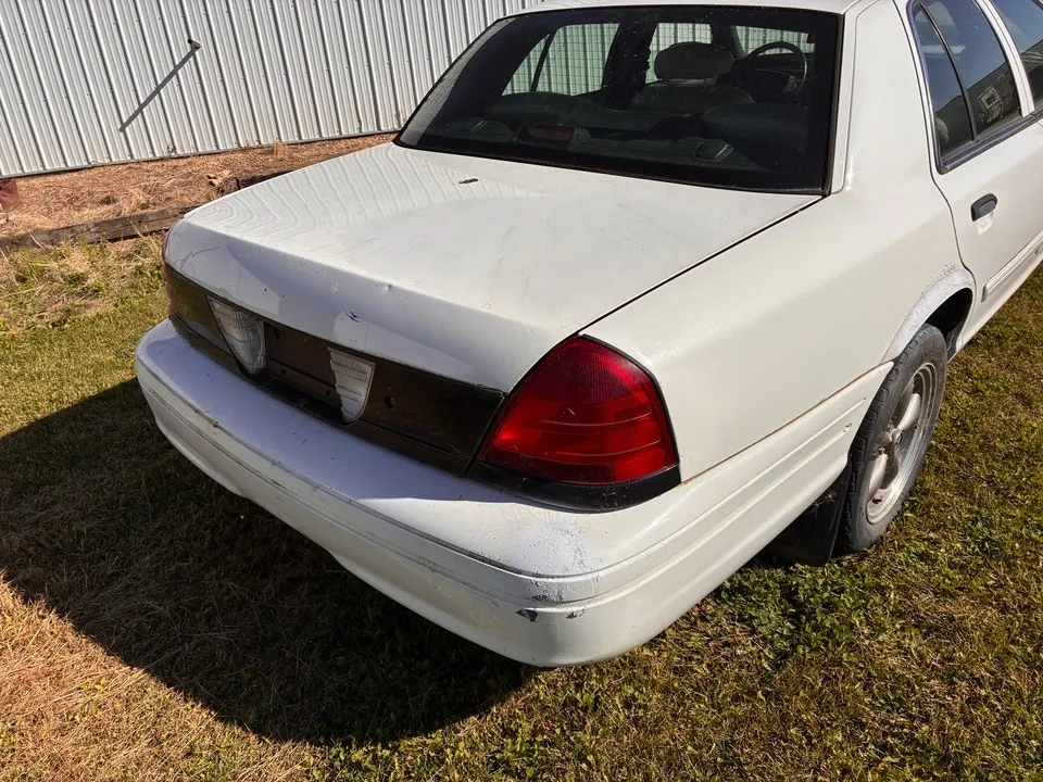 Ford Crown Victoria 2010 photo 4