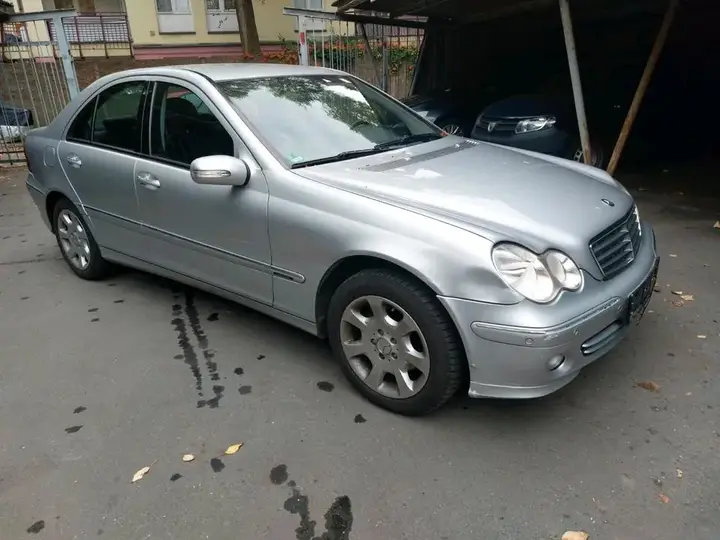Mercedes-Benz C180