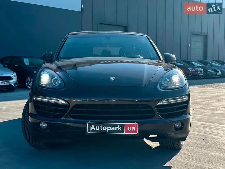 Porsche Cayenne 2013 photo 2
