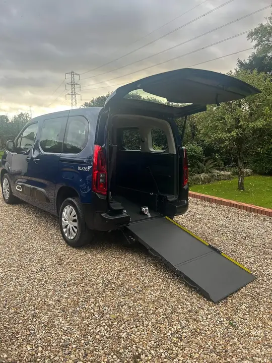 Citroen Berlingo 2024 photo 3