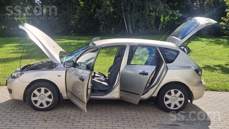 Mazda Mazda3 2006 photo 2