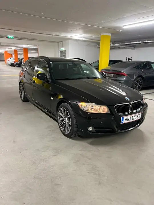 BMW 3 Series 2012 photo 2