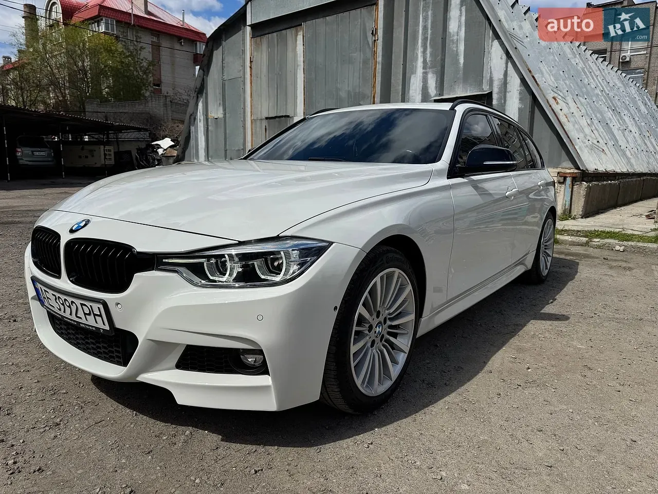 BMW 3 Series 2015 photo 2