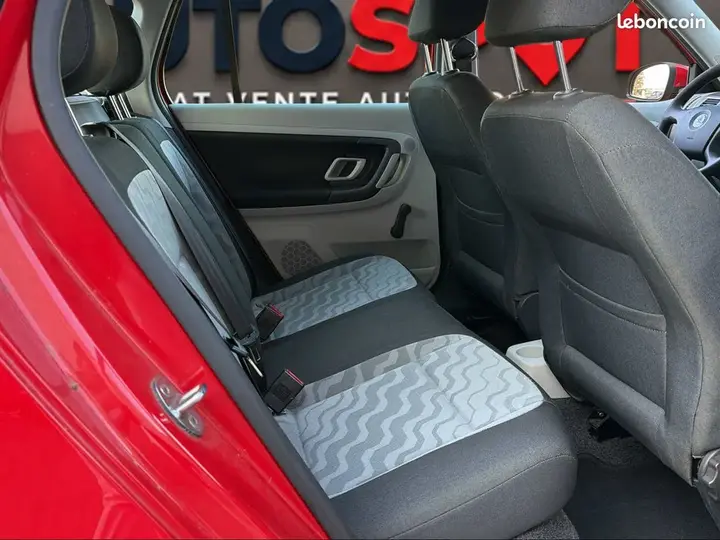 Skoda Fabia 2009 photo 4