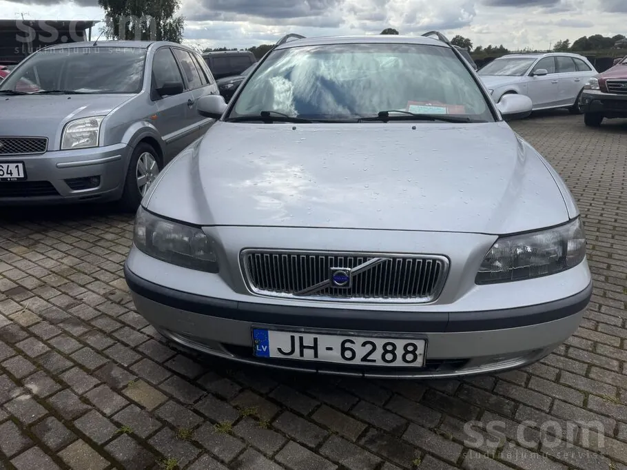 Volvo V70 2000 photo 2