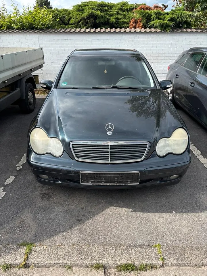 Mercedes-Benz C240