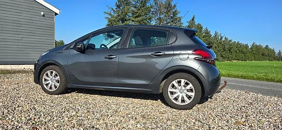 Peugeot 208 2015 photo 5