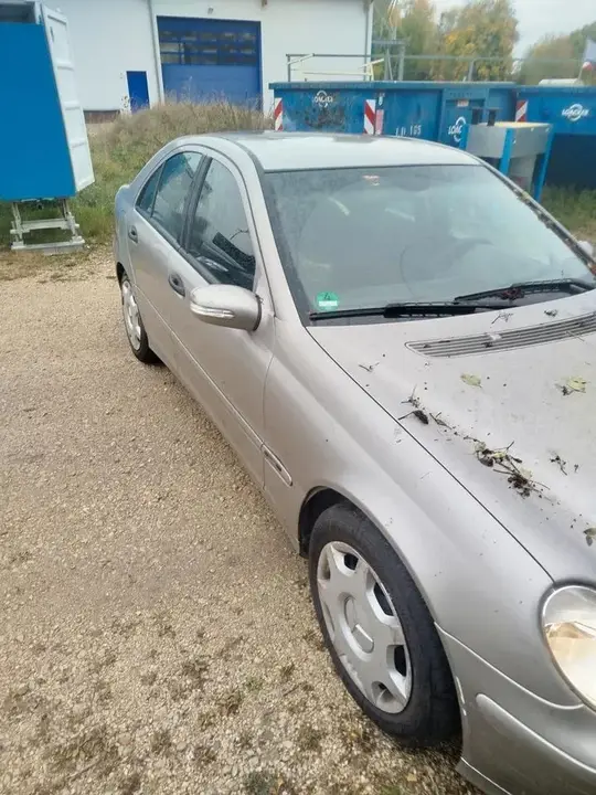 Mercedes-Benz 220
