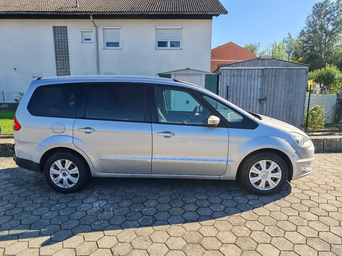 Ford Galaxy 2011 photo 2