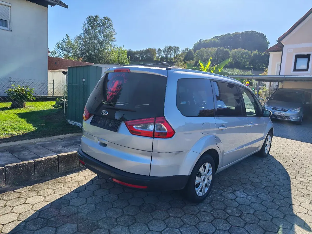 Ford Galaxy 2011 photo 3