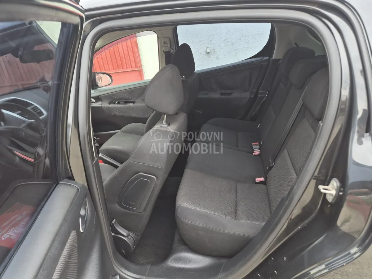 Peugeot 207 2008 photo 5