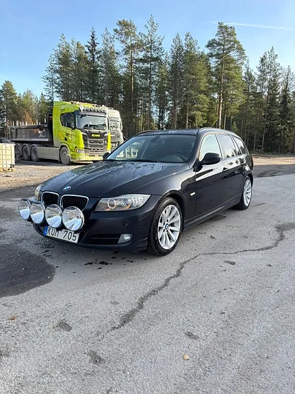 BMW 318D 2010 photo 2