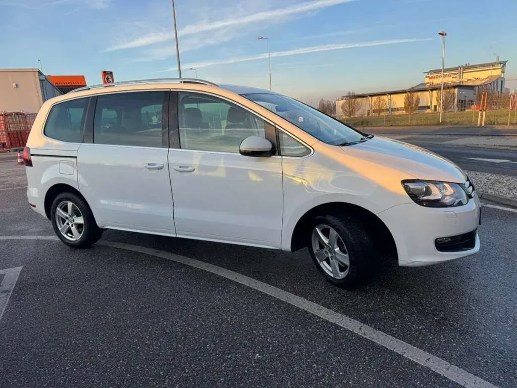 Volkswagen Sharan 2016 photo 2