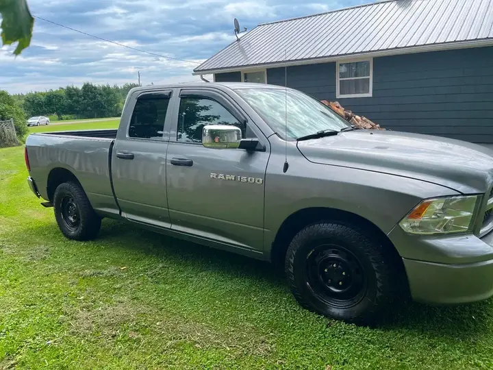 Dodge Ram 1500 2012 photo 3