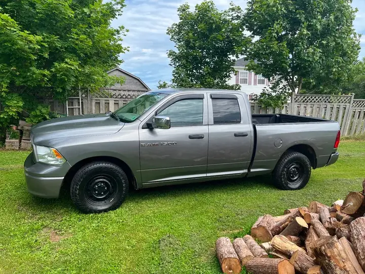 Dodge Ram 1500 2012 photo 2