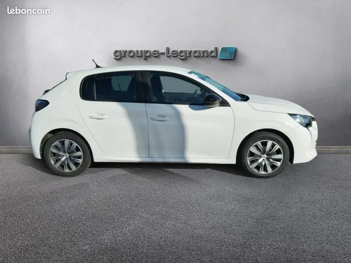 Peugeot 208 2023 photo 4