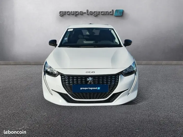 Peugeot 208 2023 photo 2