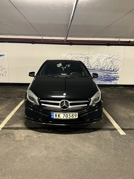 Mercedes-Benz A 180 2013 photo 2