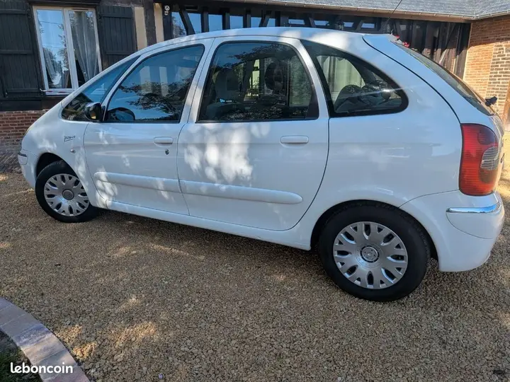 Citroen Xsara Picasso 2009 photo 2