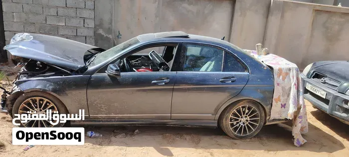 Mercedes-Benz C-Class 2011 photo 2