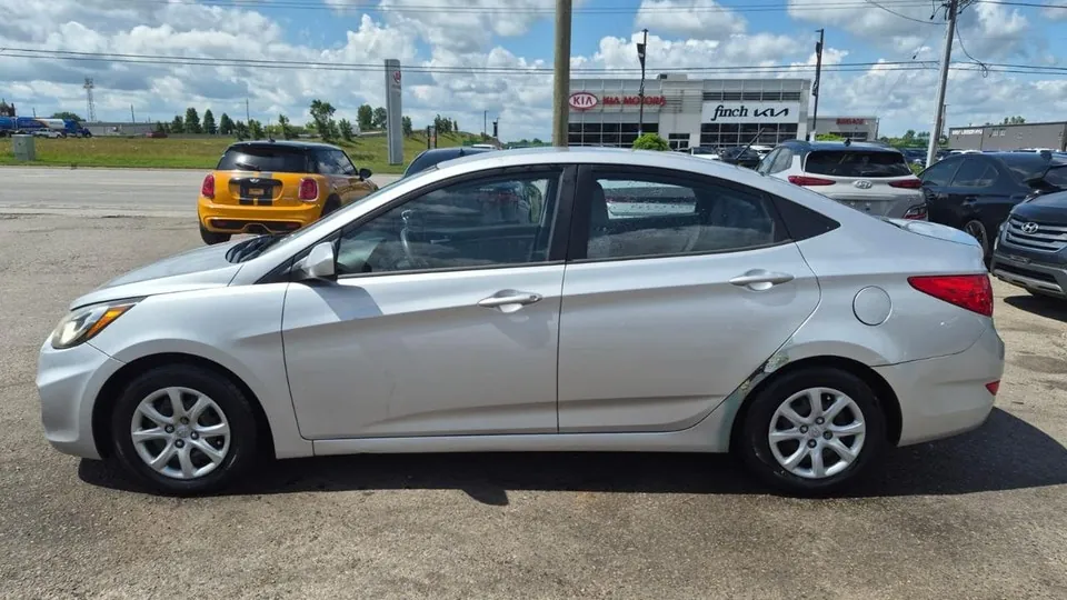 Hyundai Accent 2012 photo 2